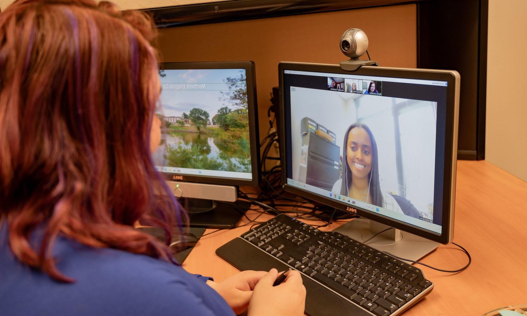 Student meeting with an advisor virtually